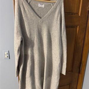 Old Navy Light Gray V-Neck Sweater